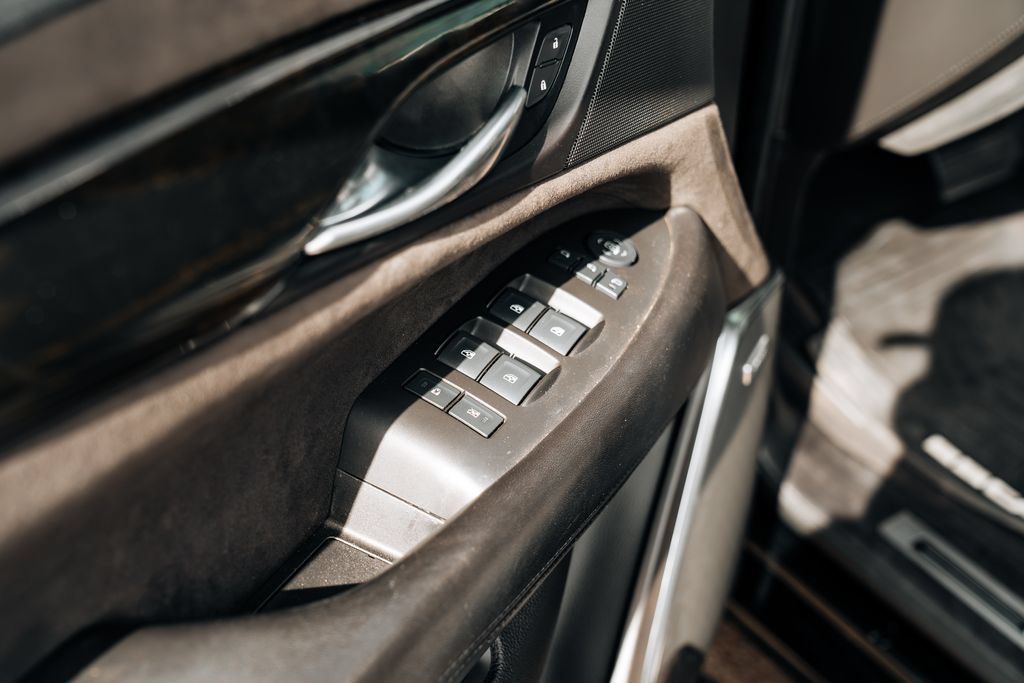 Used 2017 Cadillac Escalade Platinum AWD/4WD image 15