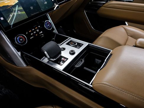 Used 2023 Land Rover Range Rover Autobiography image 34