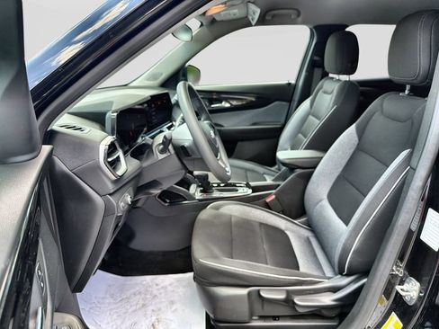 Used 2025 Chevrolet TrailBlazer LT AWD/4WD image 15
