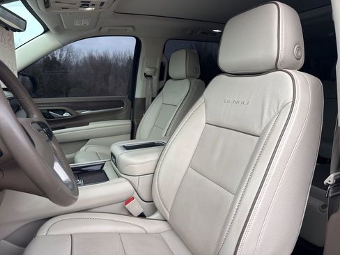 Used 2022 GMC Yukon XL Denali image 17