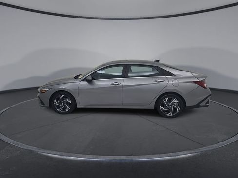 Used 2025 Hyundai Elantra SEL FWD image 11