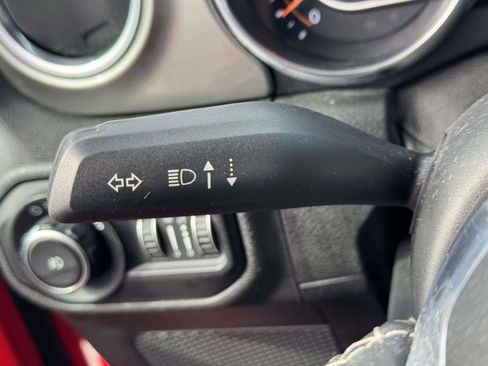 Used 2019 Jeep Wrangler Unlimited Sahara w/ Safety Group AWD/4WD image 22