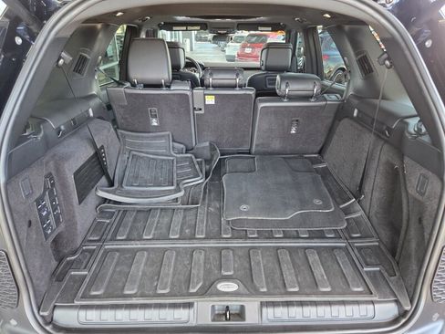 Used 2023 Land Rover Discovery S AWD/4WD image 17