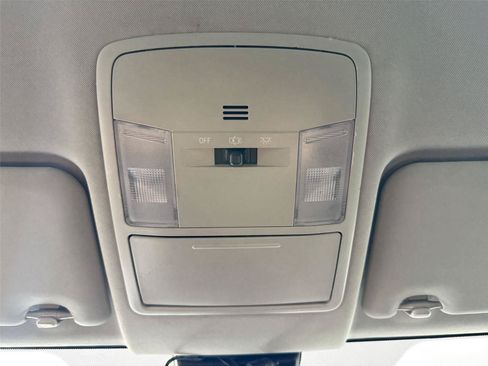 Used 2018 Toyota RAV4 LE FWD image 6