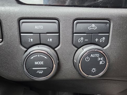 Used 2022 Chevrolet Silverado 1500 LT image 18