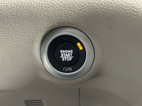 Used 2024 Chrysler Pacifica Select image 35