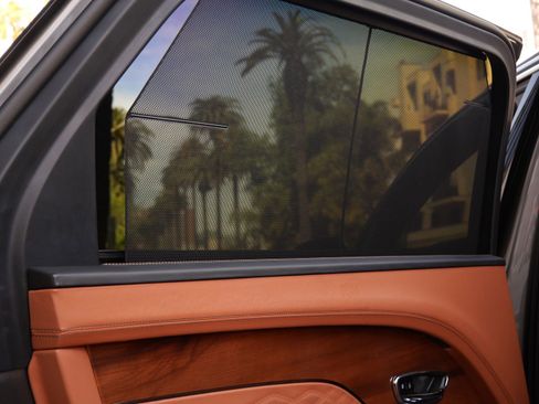 Used 2023 Bentley Bentayga Extended Wheelbase image 21