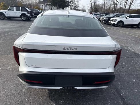 New 2025 Kia K4 LX image 3