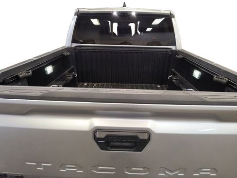 Used 2024 Toyota Tacoma TRD Off-Road w/ TRD Off Road Premium Package image 19