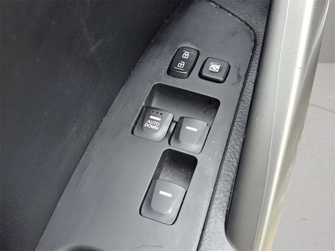 Used 2016 Hyundai Veloster image 16