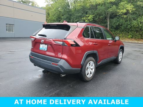 Used 2021 Toyota RAV4 LE image 4