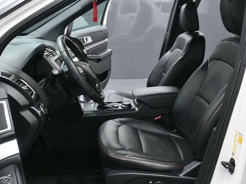 Used 2018 Ford Explorer Sport image 9