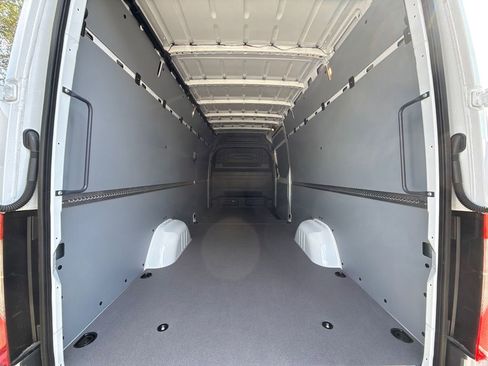 Used 2025 Mercedes-Benz Sprinter 2500 image 29