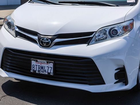 Used 2020 Toyota Sienna LE w/ Carpet Mat Package FWD image 20