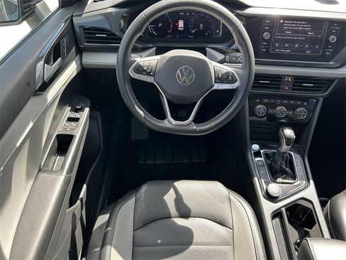 Used 2022 Volkswagen Taos SEL image 15