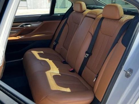 Used 2018 BMW 740i image 29