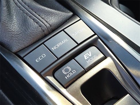 Used 2025 Toyota Camry LE image 24