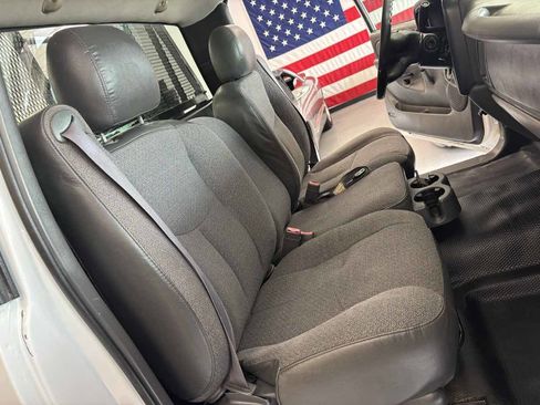 Used 2004 Chevrolet Silverado 2500 W/T RWD image 19