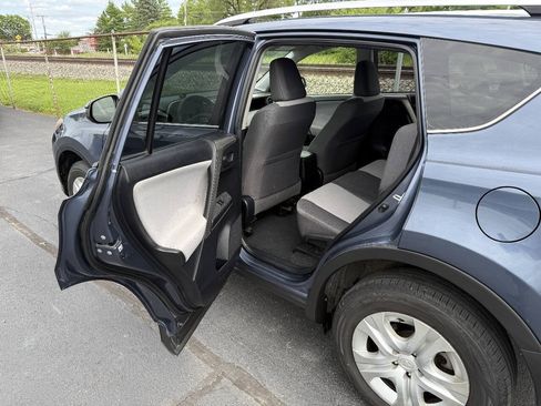 Used 2014 Toyota RAV4 LE FWD image 17