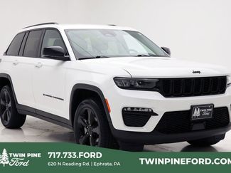 Used 2023 Jeep Grand Cherokee Limited w/ Black Appearance Package video 1