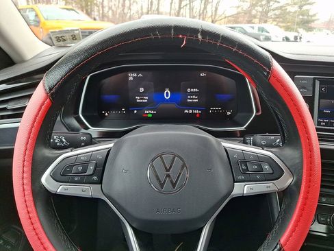 Used 2023 Volkswagen Jetta SE w/ Black Wheel Package image 18