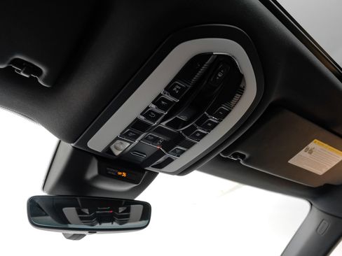 Used 2023 Porsche Macan w/ Premium Package Plus AWD/4WD image 31