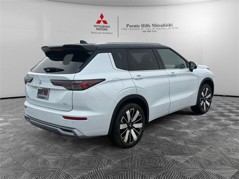 New 2026 Mitsubishi Outlander SEL image 5