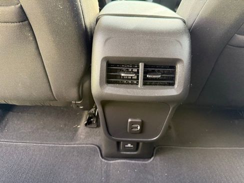 Used 2021 Chevrolet Equinox LT image 22