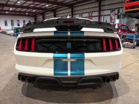 Used 2020 Ford Mustang Shelby GT350 w/ Technology Package RWD image 7