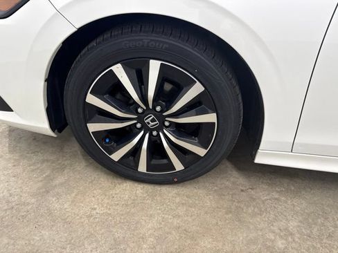 Used 2024 Honda Civic EX image 9
