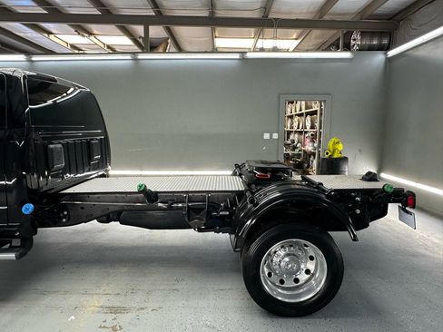 Used 2023 RAM 5500 Tradesman w/ Chrome Appearance Group RWD image 15
