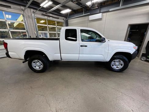 Used 2019 Toyota Tacoma SR image 6