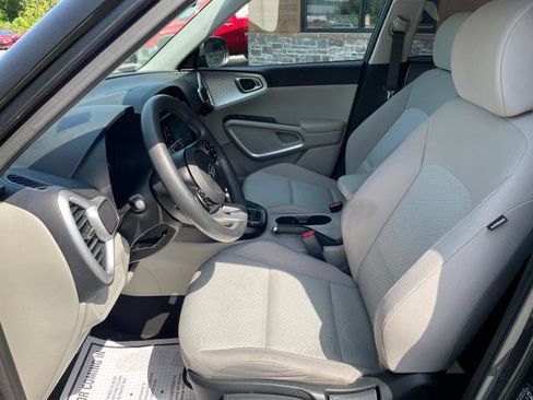 Used 2020 Kia Soul LX FWD image 17