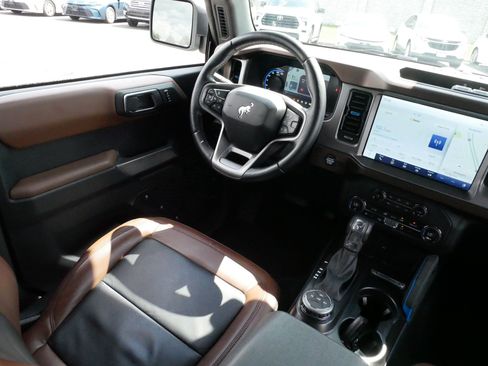 Used 2023 Ford Bronco Outer Banks AWD/4WD image 9