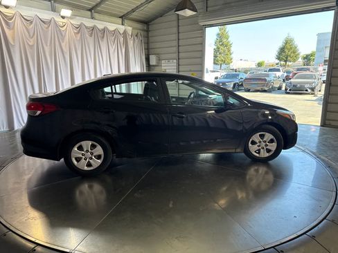 Used 2017 Kia Forte LX FWD image 4