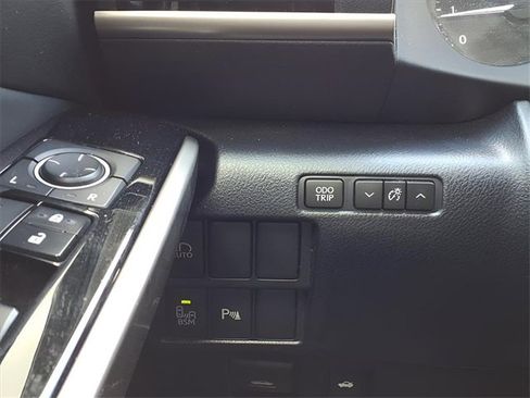 Used 2017 Lexus IS 200t w/ Premium Package image 21