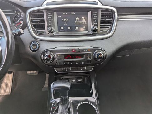 Used 2020 Kia Sorento S image 12