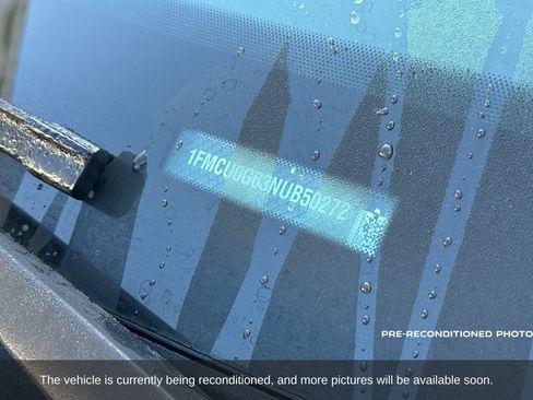 Used 2022 Ford Escape SE w/ Convenience Package image 2