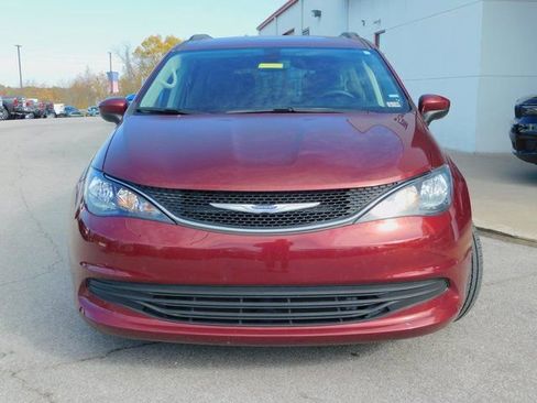 Certified 2020 Chrysler Voyager Lxi FWD image 3
