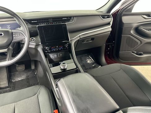 Used 2024 Jeep Grand Cherokee Laredo X AWD/4WD image 19