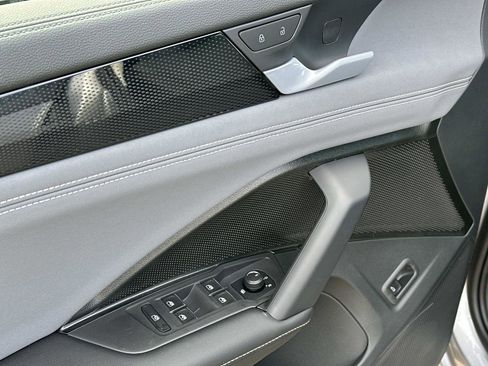 New 2026 Volkswagen Tiguan SE image 17