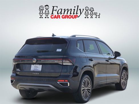 New 2026 Volkswagen Taos SE image 4