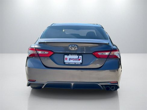 Used 2018 Toyota Camry SE image 6