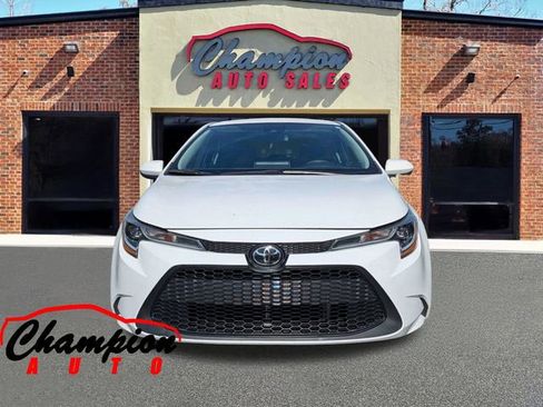 Used 2021 Toyota Corolla LE FWD image 10
