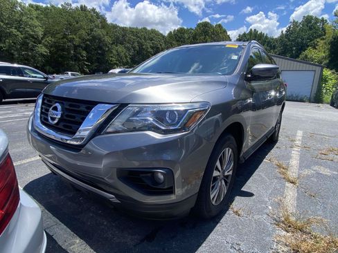 Used 2020 Nissan Pathfinder SV AWD/4WD image 3