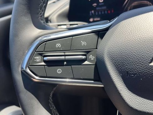 Used 2026 Chevrolet Traverse LT FWD image 21