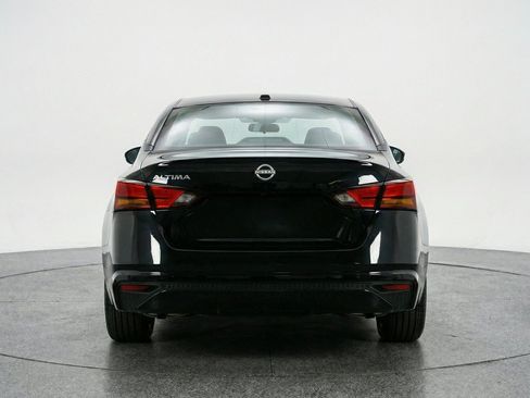 Used 2025 Nissan Altima 2.5 SV FWD image 7