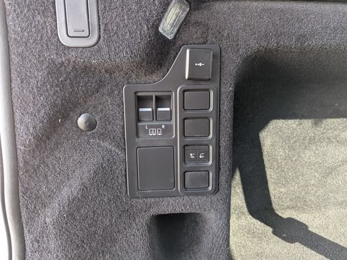 Used 2022 Land Rover Discovery S R-Dynamic AWD/4WD image 50