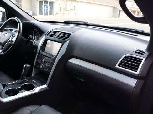 Used 2015 Ford Explorer XLT w/ Equipment Group 202A image 17