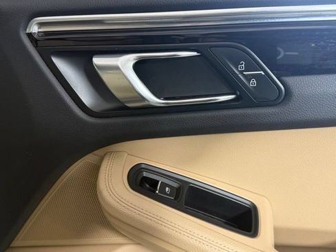 Used 2020 Porsche Macan AWD/4WD image 30